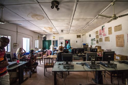 Computerraum der Sukuta Lower Basic School